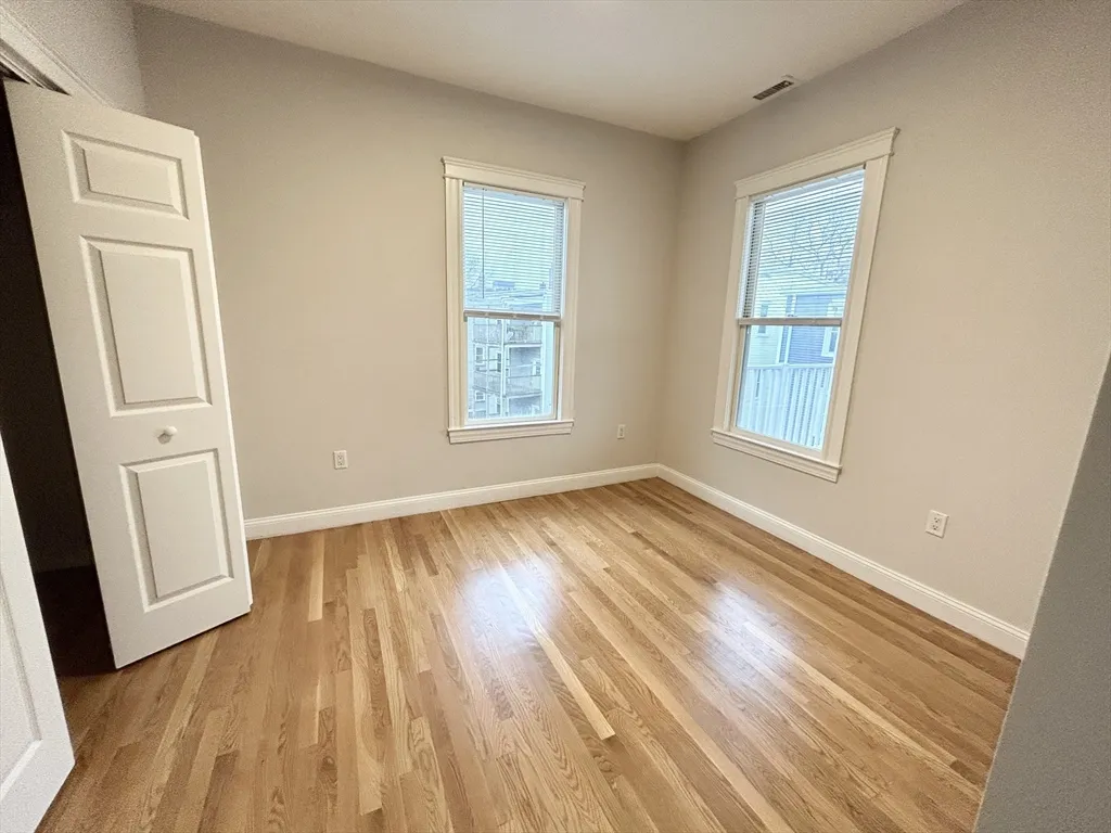 3 bed, 1 bath apartment for rent at 12 Buttonwood Unit 3, Boston — photo 8 of 11