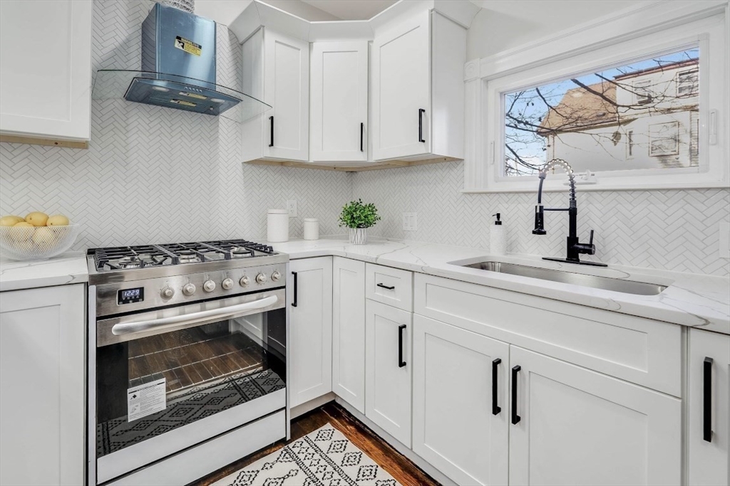 3 bed, 1 bath apartment for rent at 12 Capen Unit 1, Boston — photo 4 of 16