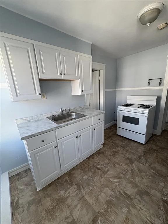 1 bed, 1 bath apartment for rent at 12 Capron St Unit 9, Attleboro — photo 4 of 10