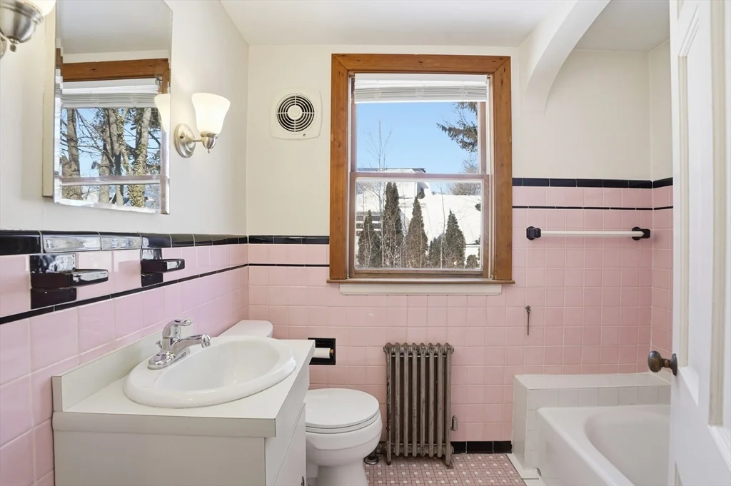 3 bed, 1 bath apartment for rent at 12 Cardinal Rd, Tatnuck — photo 11 of 31