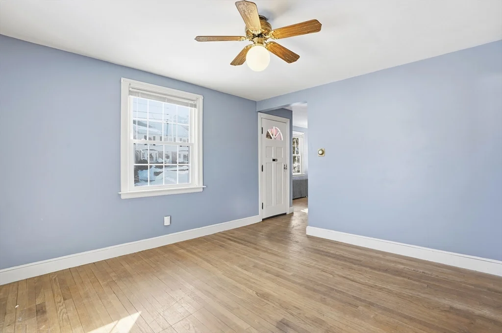 3 bed, 1 bath apartment for rent at 12 Cardinal Rd, Tatnuck — photo 15 of 31