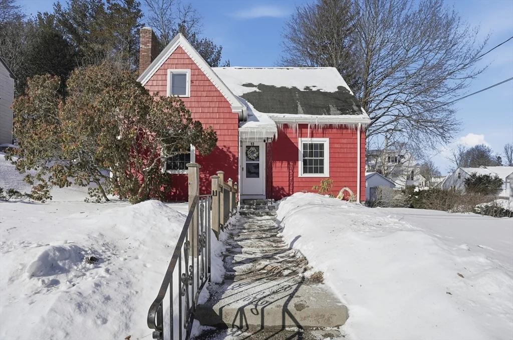3 bed, 1 bath apartment for rent at 12 Cardinal Rd, Tatnuck — photo 1 of 31