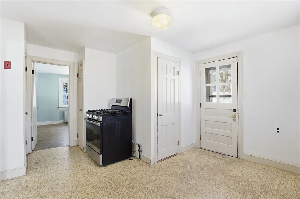 3 bed, 1 bath apartment for rent at 12 Cardinal Rd, Tatnuck — photo 9 of 31