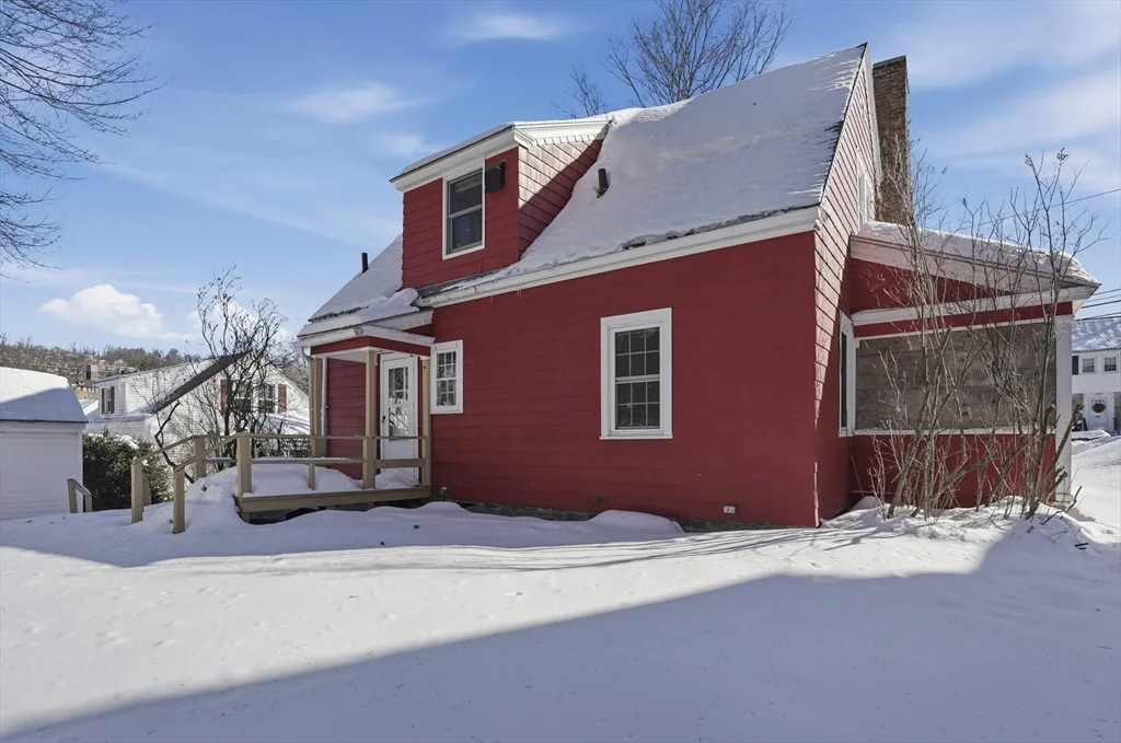 3 bed, 1 bath apartment for rent at 12 Cardinal Rd, Tatnuck — photo 30 of 31