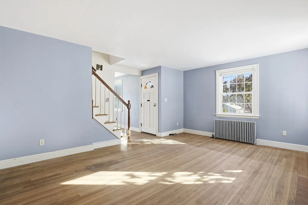 3 bed, 1 bath apartment for rent at 12 Cardinal Rd, Tatnuck — photo 5 of 31