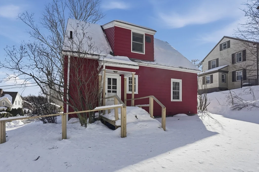 3 bed, 1 bath apartment for rent at 12 Cardinal Rd, Tatnuck — photo 29 of 31