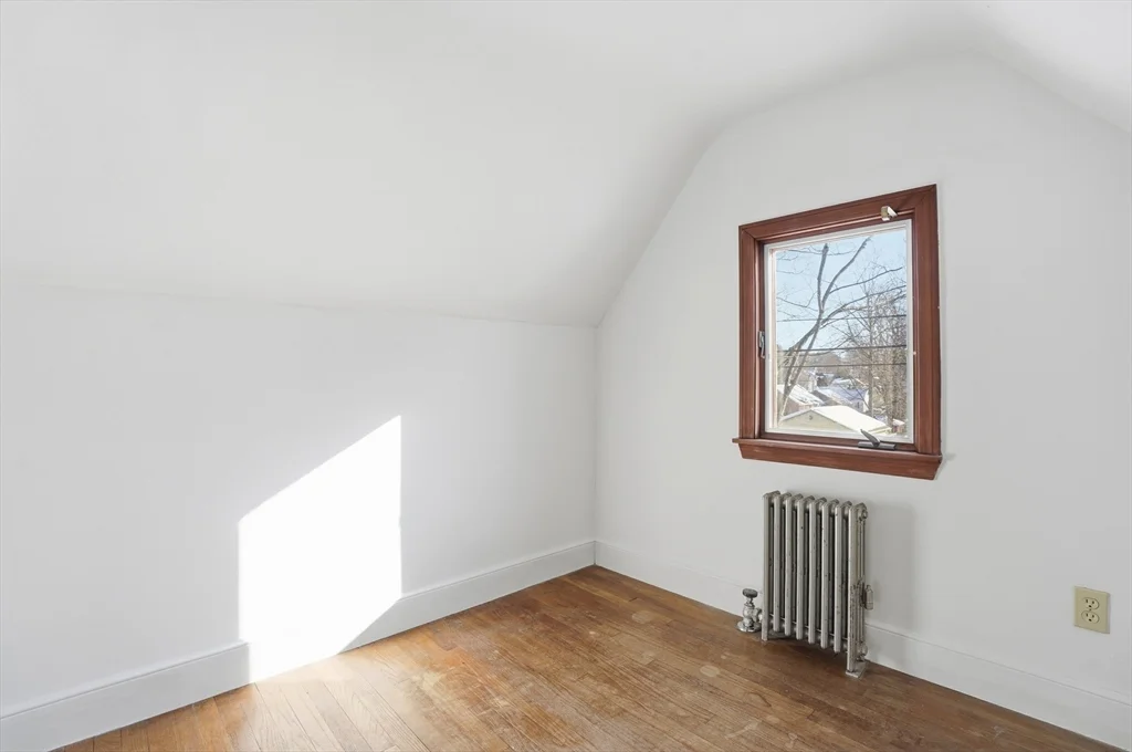 3 bed, 1 bath apartment for rent at 12 Cardinal Rd, Tatnuck — photo 21 of 31