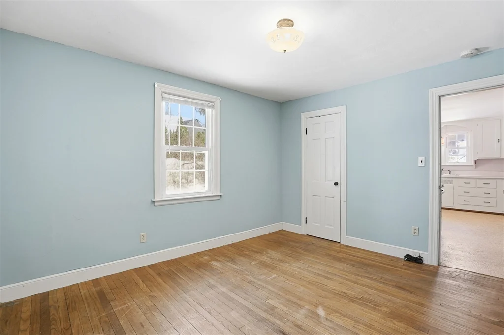 3 bed, 1 bath apartment for rent at 12 Cardinal Rd, Tatnuck — photo 27 of 31