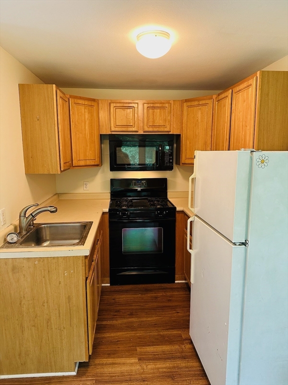 1 bed, 1 bath apartment for rent at 12 Cedar Unit 4, Holliston — photo 2 of 7