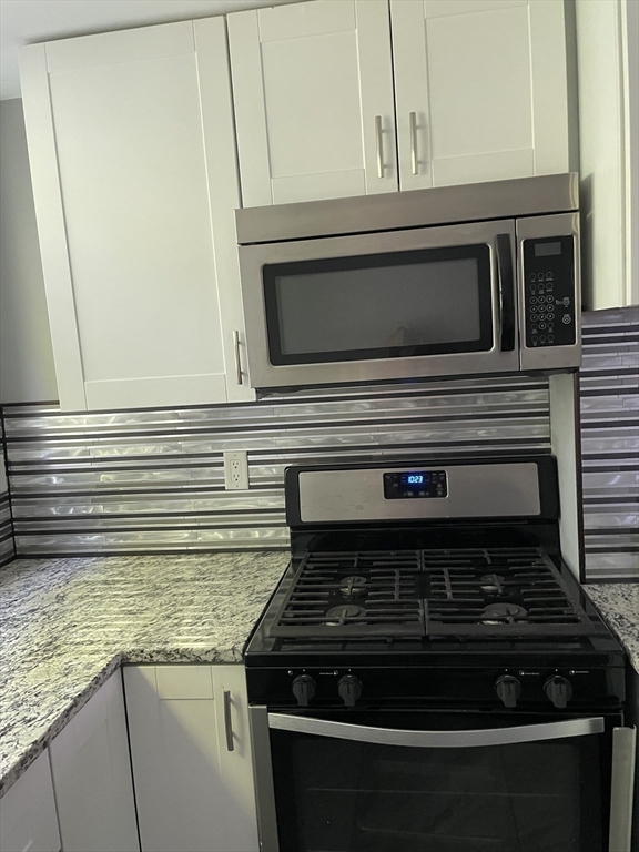 2 bed, 1 bath apartment for rent at 12 Charles Unit 3, Salem — photo 4 of 12