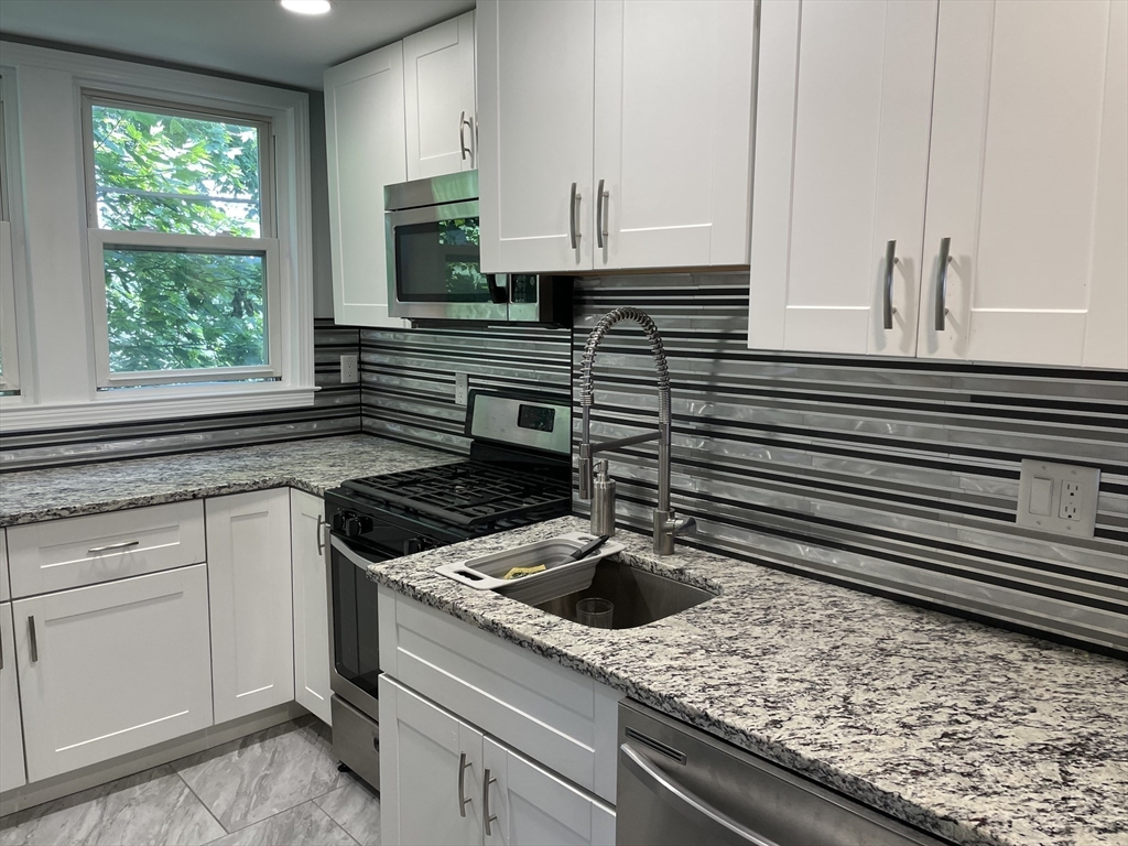 2 bed, 1 bath apartment for rent at 12 Charles Unit 3, Salem — photo 3 of 12
