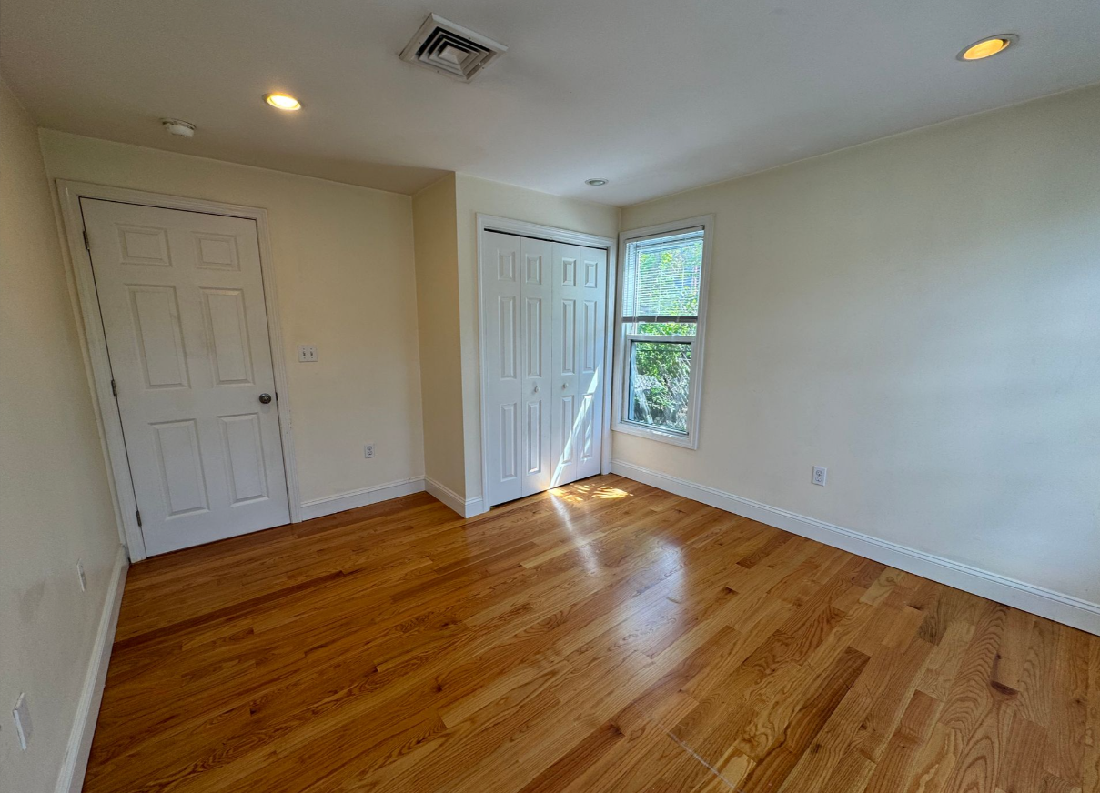 1.5 bed, 1 bath apartment for rent at 12 Cheever Ct Unit 2, East Boston — photo 4 of 9