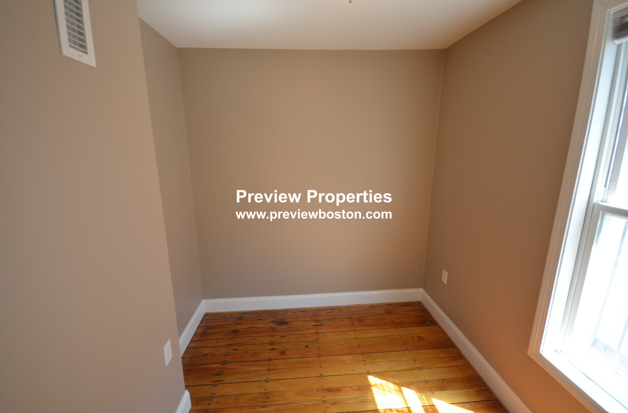 1 bed, 1 bath apartment for rent at 12 Cheever Ct Unit 2P, East Boston — photo 6 of 7