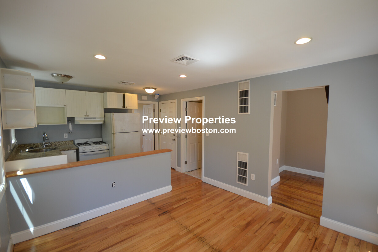 1 bed, 1 bath apartment for rent at 12 Cheever Ct Unit 2P, East Boston — photo 4 of 7