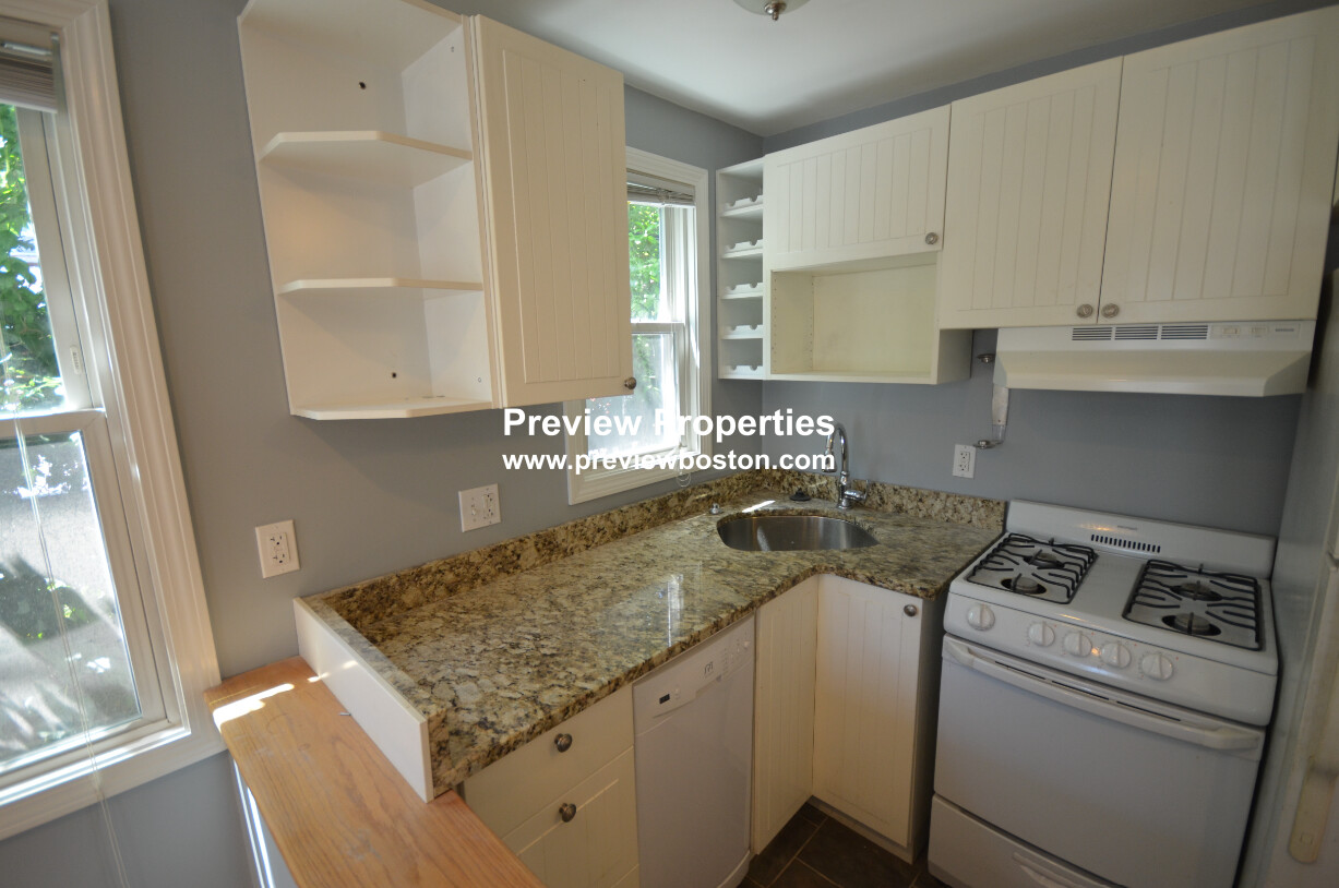 1 bed, 1 bath apartment for rent at 12 Cheever Ct Unit 2P, East Boston — photo 2 of 7