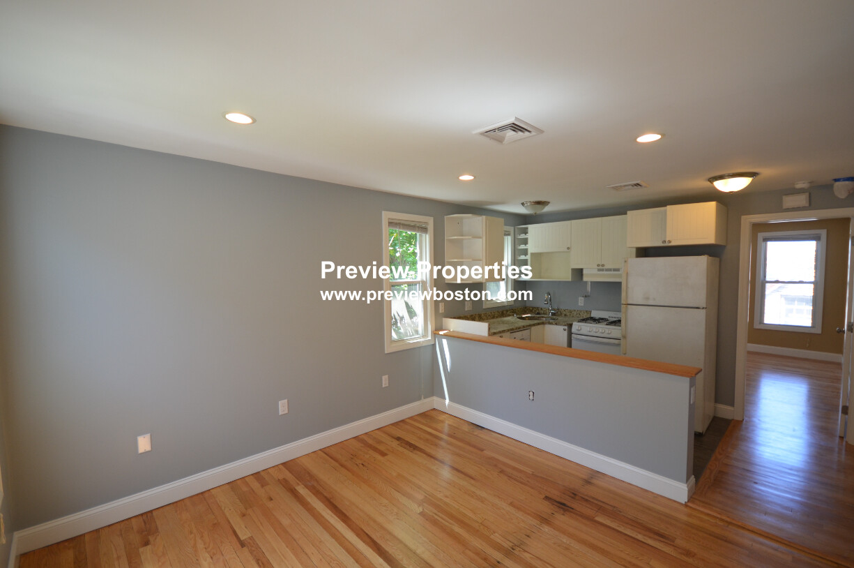 1 bed, 1 bath apartment for rent at 12 Cheever Ct Unit 2P, East Boston — photo 3 of 7
