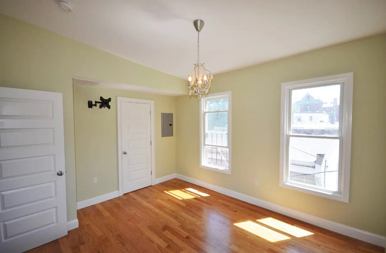 2.5 bed, 1 bath apartment for rent at 12 Cheever Ct Unit 3, East Boston — photo 5 of 10