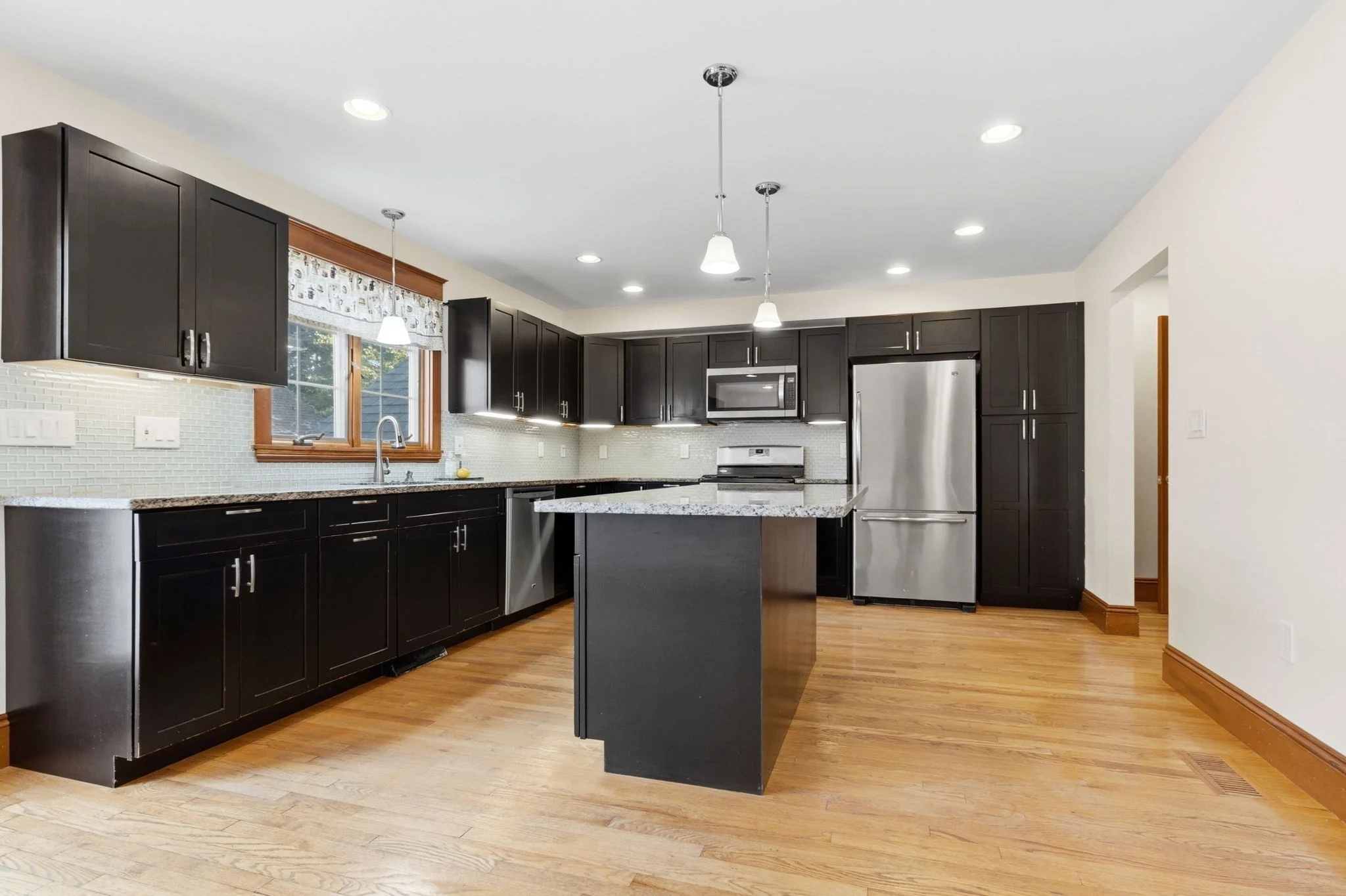 3 bed, 2 bath apartment for rent at 12 Cherry St Unit 4, Danvers — photo 12 of 38