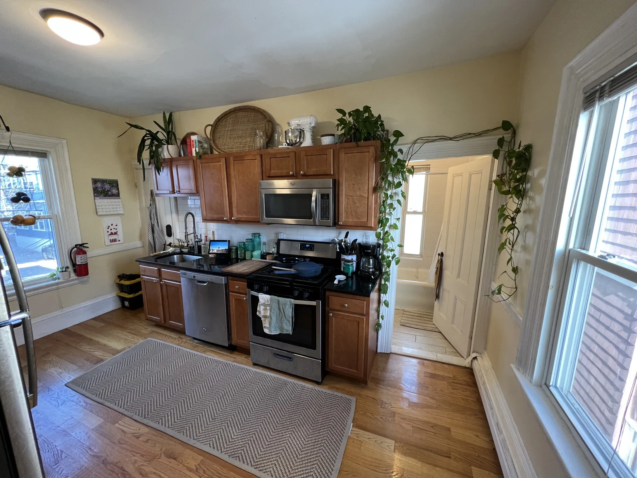 1 bed, 1 bath apartment for rent at 12 Claremon St Unit 12#2, Teele Square — photo 10 of 31