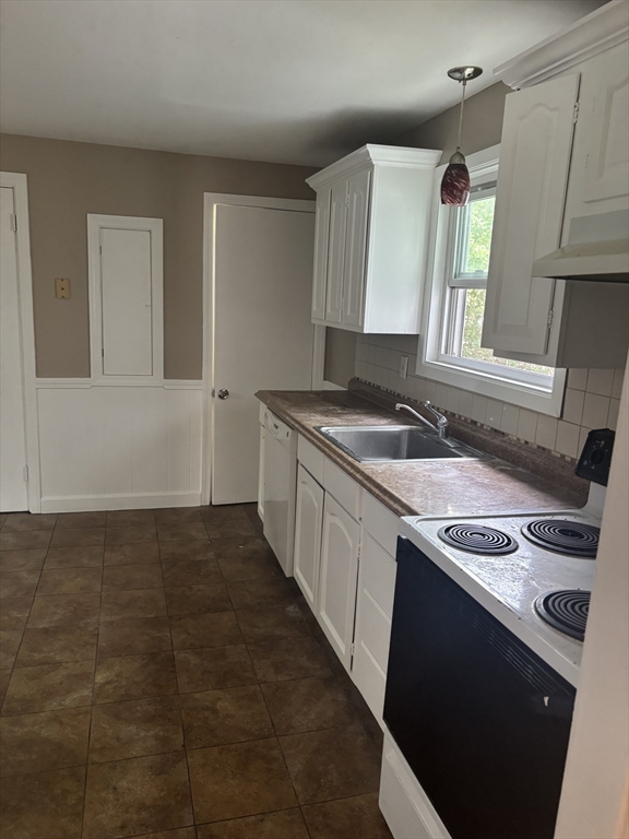 3 bed, 1 bath apartment for rent at 12 Clark St Unit 1, Framingham — photo 5 of 6
