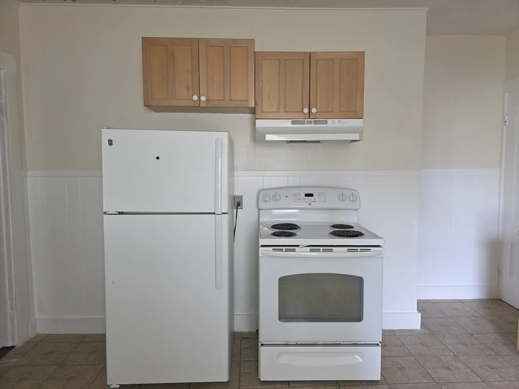 2 bed, 1 bath apartment for rent at 12 Clinton St Unit 2-L, Waltham — photo 3 of 6