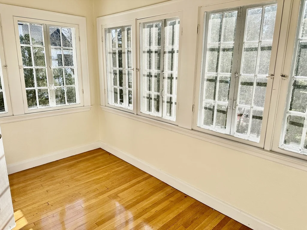 2 bed, 1 bath apartment for rent at 12 Cloelia Ter Unit 12, Newtonville — photo 5 of 9