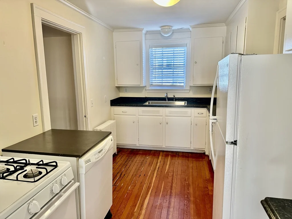 2 bed, 1 bath apartment for rent at 12 Cloelia Ter Unit 12, Newtonville — photo 6 of 9