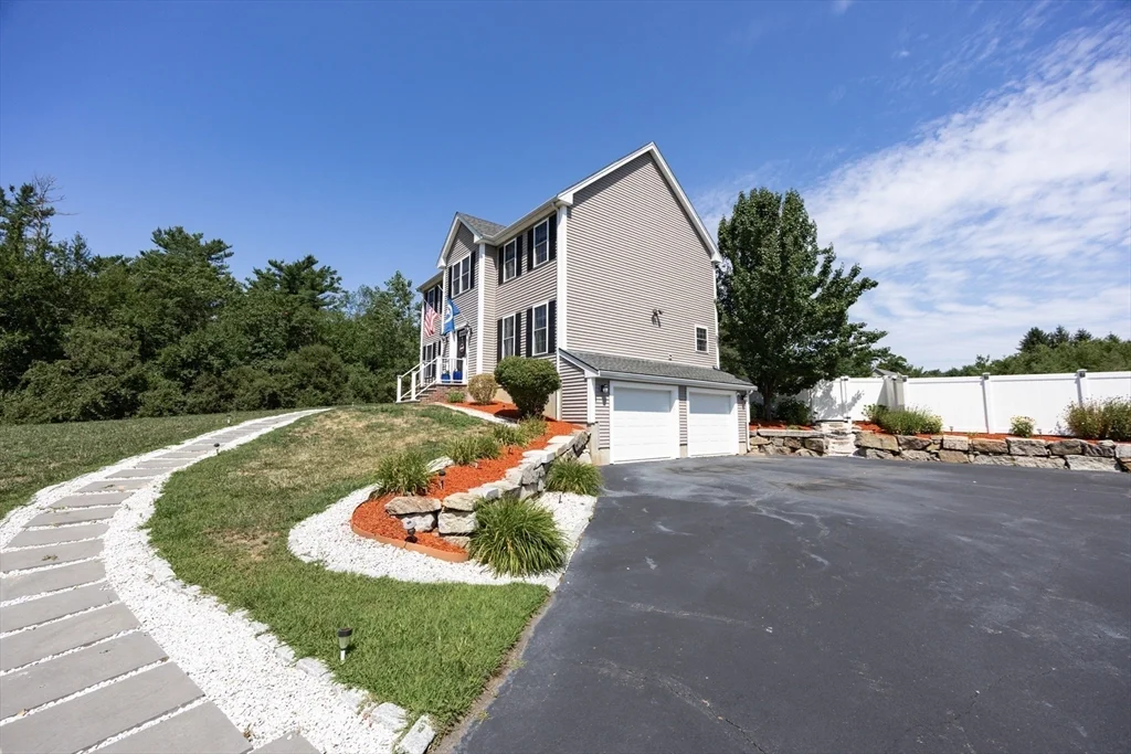 4 bed, 2 bath apartment for rent at 12 Cody Ln, Raynham — photo 2 of 33