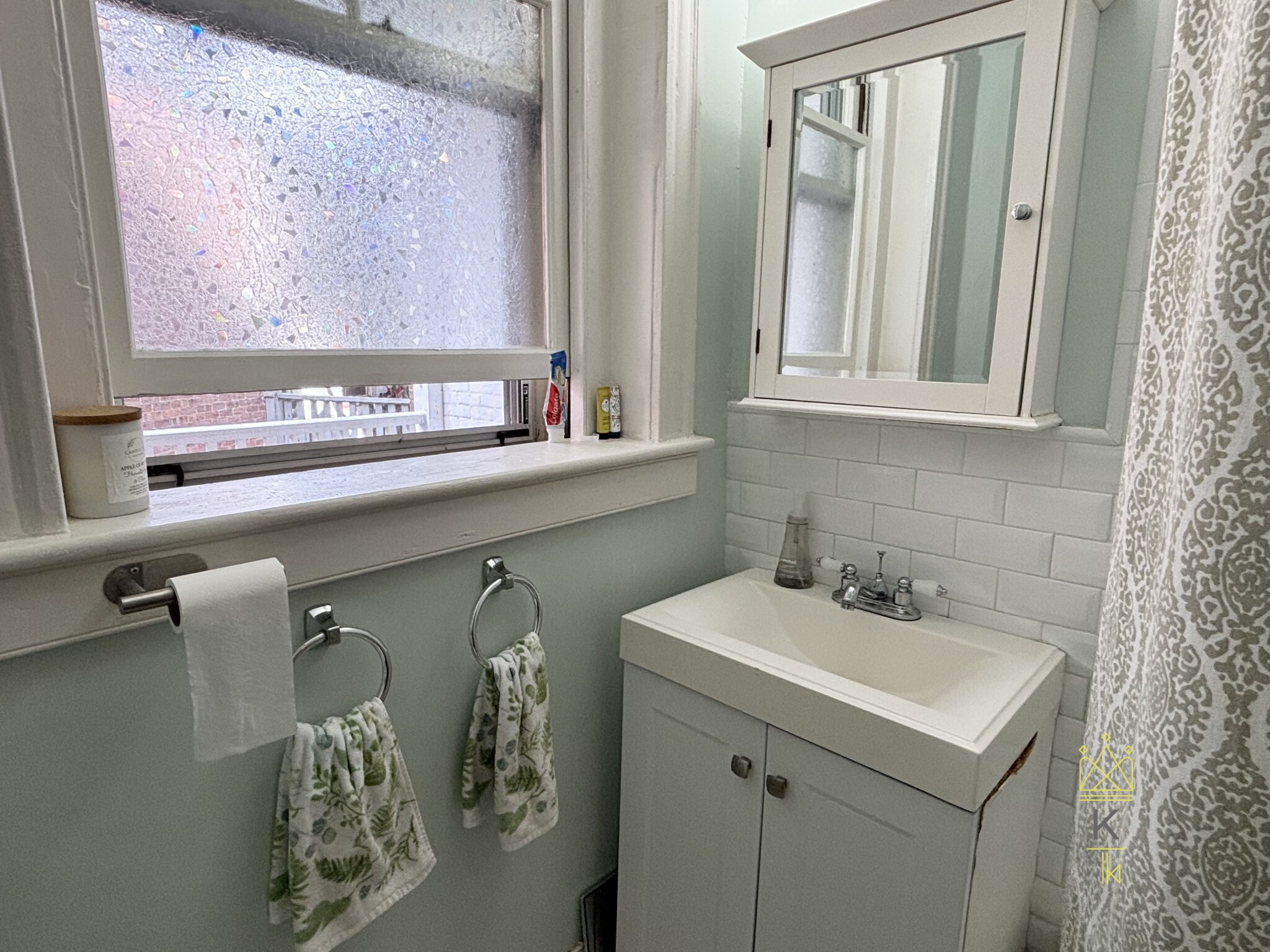2 bed, 1 bath apartment for rent at 12 Colbourne Cres Unit 2, Aspinwall Hill — photo 12 of 17