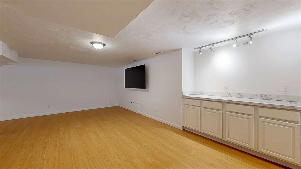 4 bed, 2 bath apartment for rent at 12 Coldbrook Rd, Millbury — photo 37 of 42