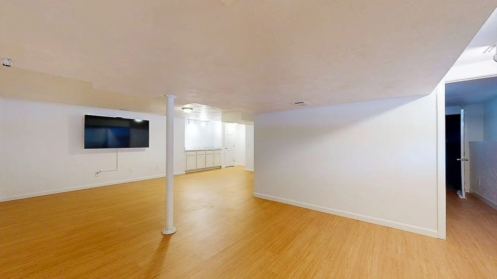 4 bed, 2 bath apartment for rent at 12 Coldbrook Rd, Millbury — photo 38 of 42