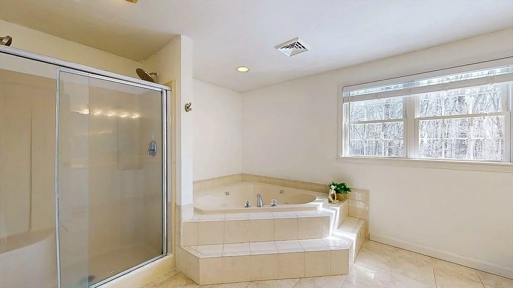 4 bed, 2 bath apartment for rent at 12 Coldbrook Rd, Millbury — photo 22 of 42