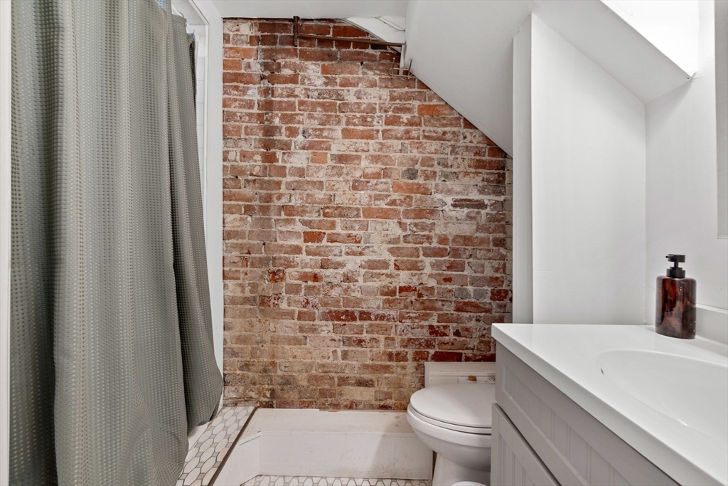 4 bed, 2 bath apartment for rent at 12 Colebrook St Unit SF, South Boston — photo 19 of 32