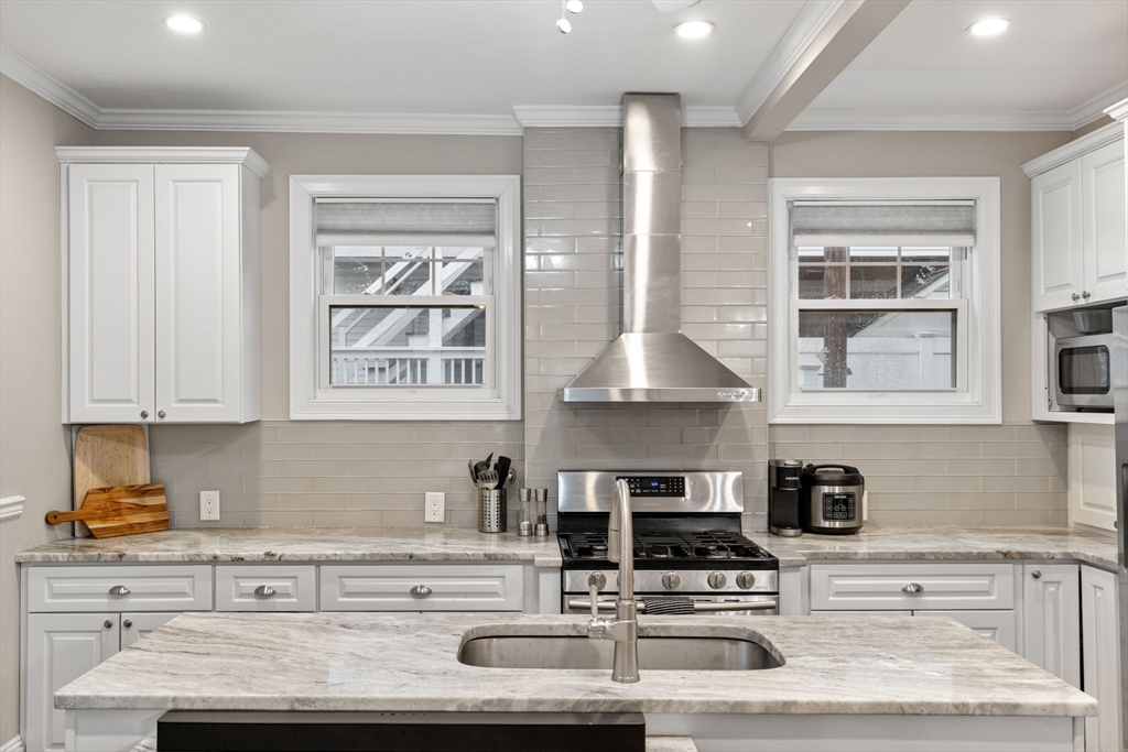 4 bed, 2 bath apartment for rent at 12 Colebrook St Unit -, South Boston — photo 2 of 32