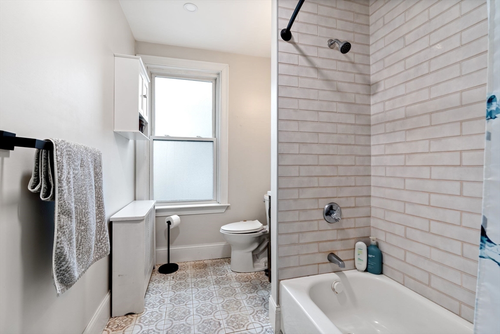 4 bed, 2 bath apartment for rent at 12 Colebrook St Unit -, South Boston — photo 11 of 32