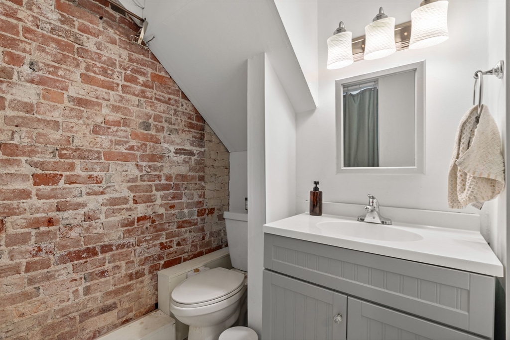 4 bed, 2 bath apartment for rent at 12 Colebrook St Unit -, South Boston — photo 18 of 32