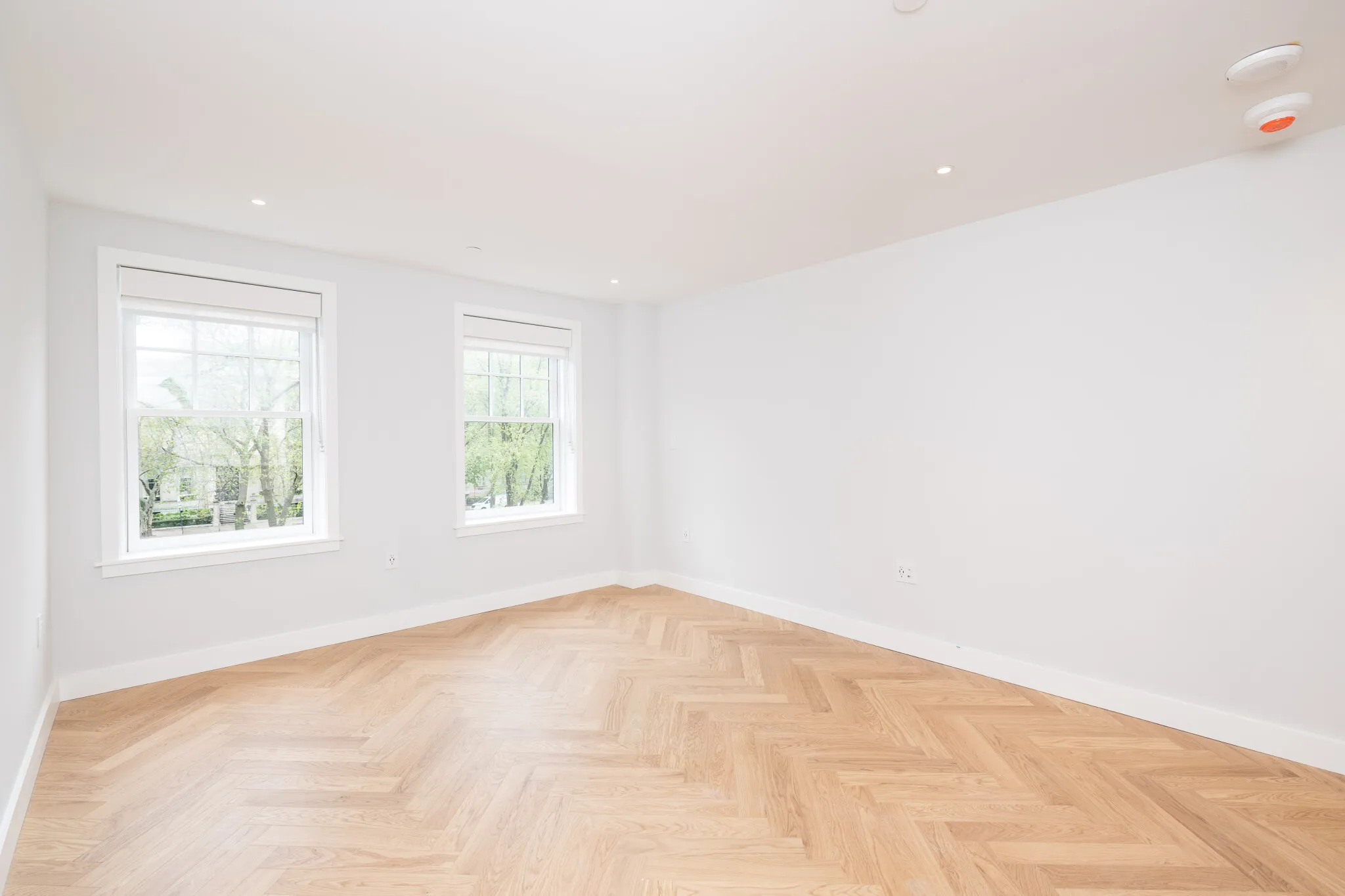 Studio bed, 1 bath apartment for rent at 12 Commonwealth Ave Unit 308, Back Bay — photo 2 of 6