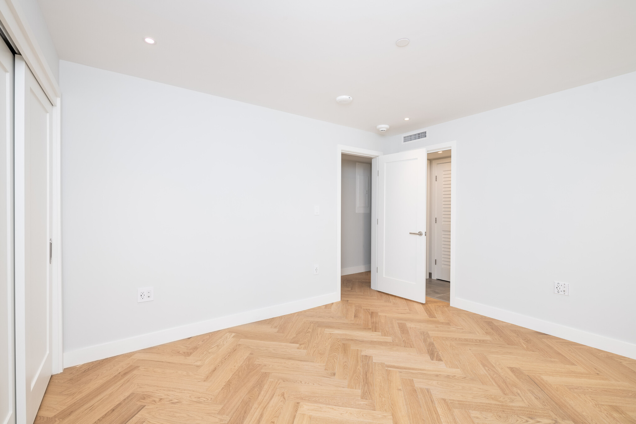1 bed, 1 bath apartment for rent at 12 Commonwealth Ave Unit 405, Back Bay — photo 4 of 10