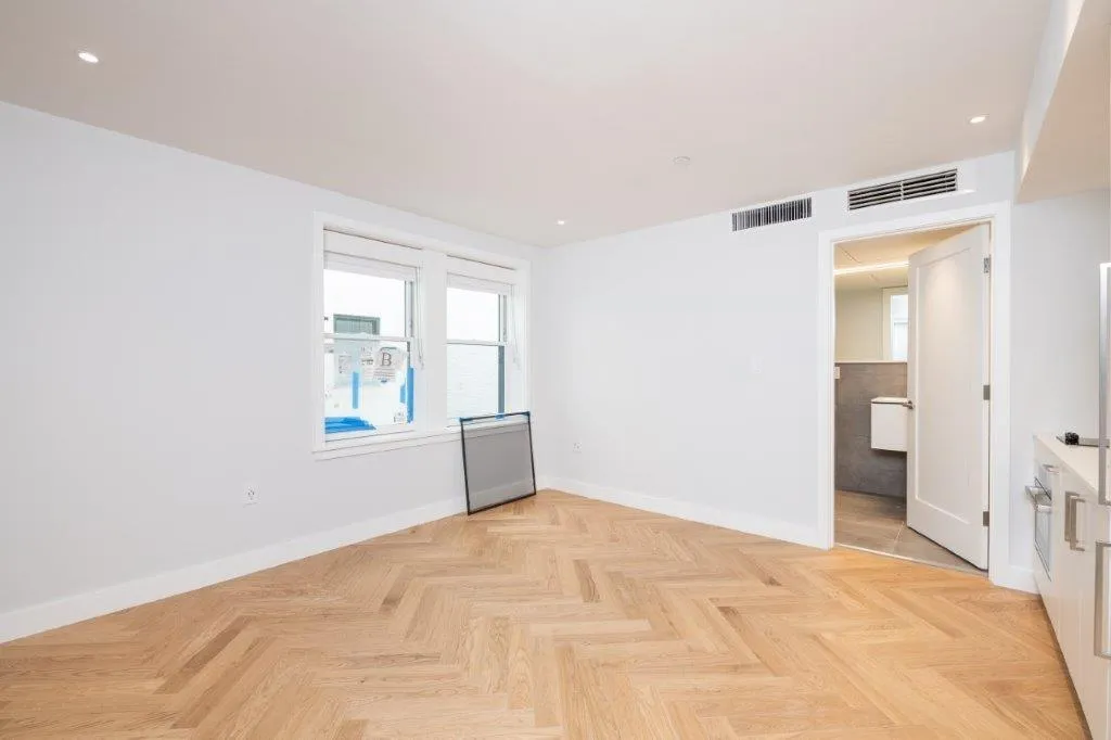 Studio bed, 1 bath apartment for rent at 12 Commonwealth Ave Unit 506, Back Bay — photo 4 of 6
