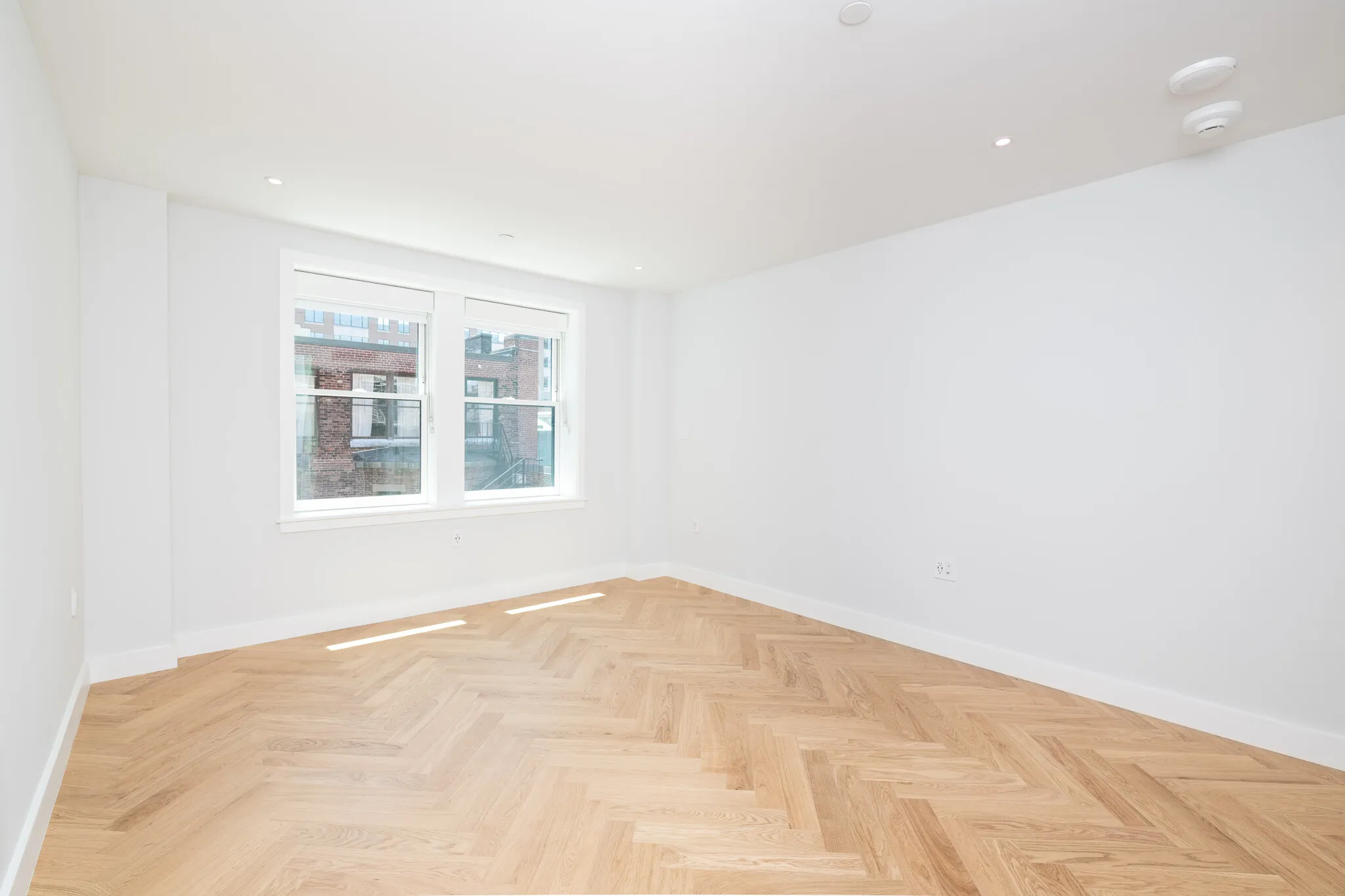 Studio bed, 1 bath apartment for rent at 12 Commonwealth Ave Unit 604, Back Bay — photo 2 of 4
