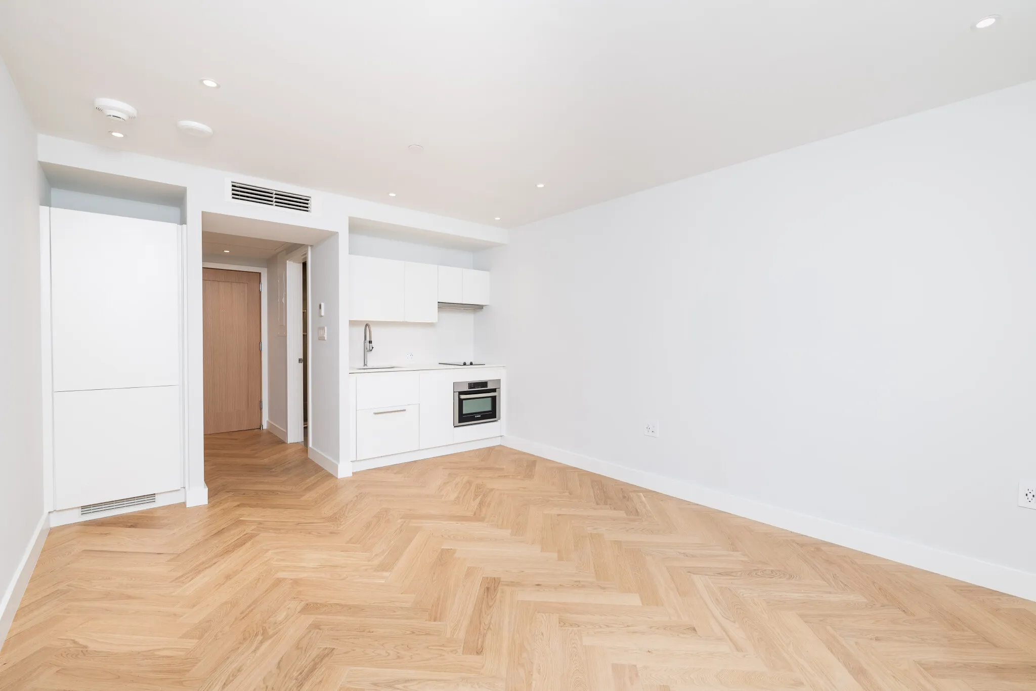 Studio bed, 1 bath apartment for rent at 12 Commonwealth Ave Unit 604, Back Bay — photo 1 of 4