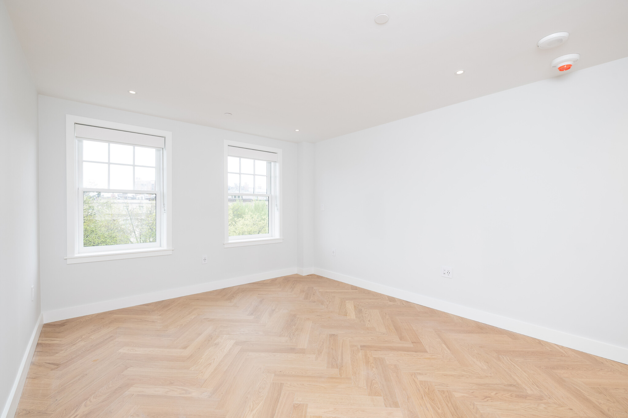 Studio bed, 1 bath apartment for rent at 12 Commonwealth Ave Unit 608, Back Bay — photo 2 of 6