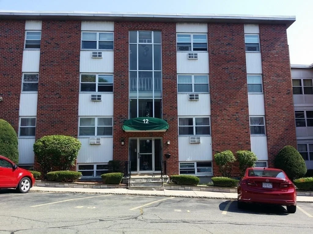 2 bed, 1 bath apartment for rent at 12 Commonwealth Ct Unit 15, Brighton — photo 1 of 12