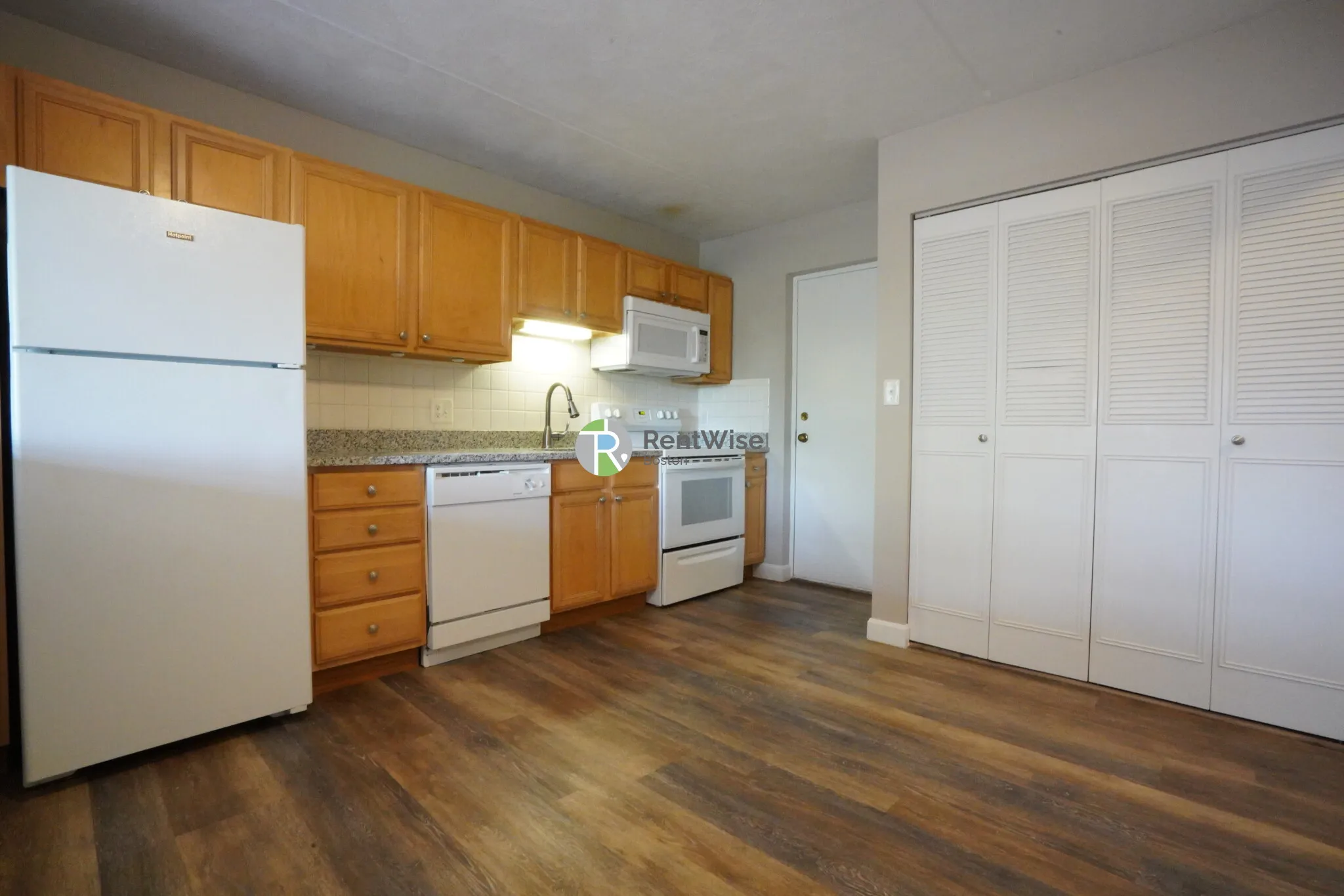 2 bed, 1 bath apartment for rent at 12 Cottage Ct Unit 5, Nonantum — photo 6 of 17