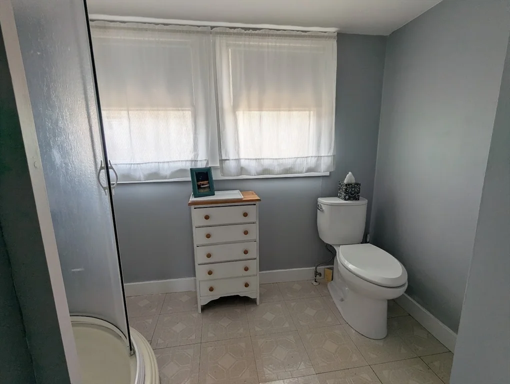 3 bed, 1 bath apartment for rent at 12 Cove Rd Unit -, Little Neck — photo 21 of 33