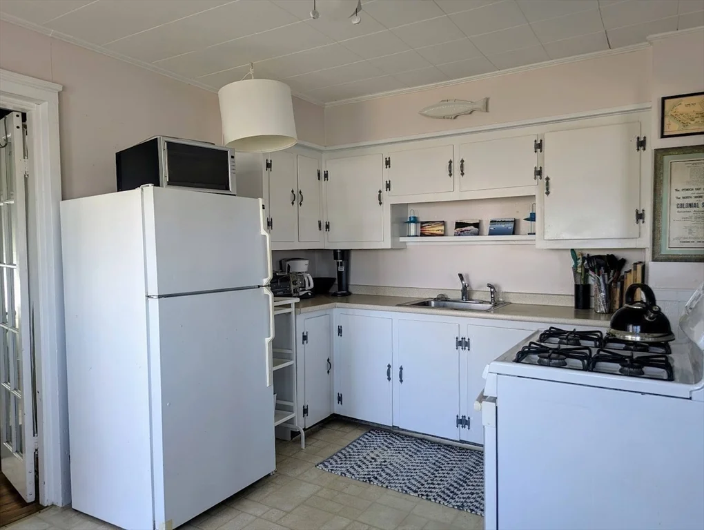 3 bed, 1 bath apartment for rent at 12 Cove Rd Unit -, Little Neck — photo 10 of 33
