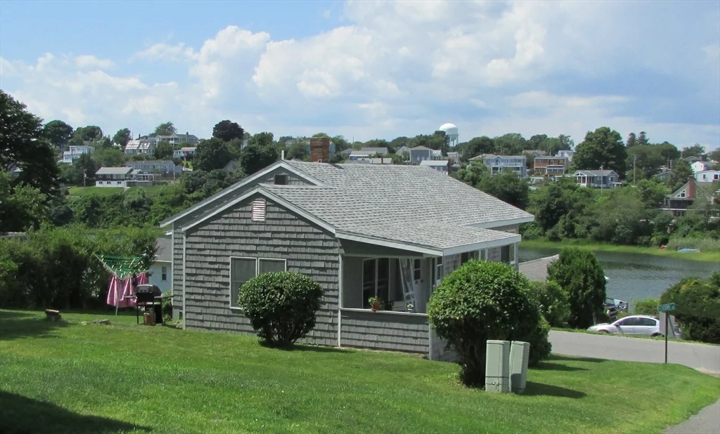 3 bed, 1 bath apartment for rent at 12 Cove Rd Unit -, Little Neck — photo 3 of 33