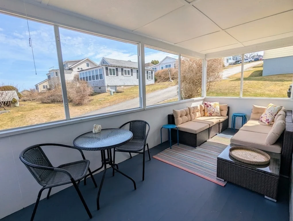 3 bed, 1 bath apartment for rent at 12 Cove Rd Unit -, Little Neck — photo 5 of 33