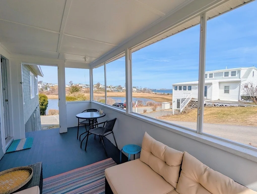 3 bed, 1 bath apartment for rent at 12 Cove Rd Unit -, Little Neck — photo 4 of 33