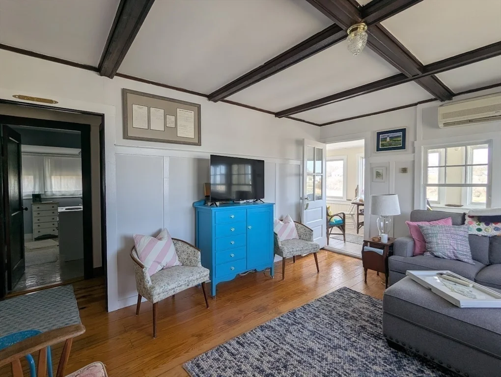 3 bed, 1 bath apartment for rent at 12 Cove Rd Unit -, Little Neck — photo 15 of 33